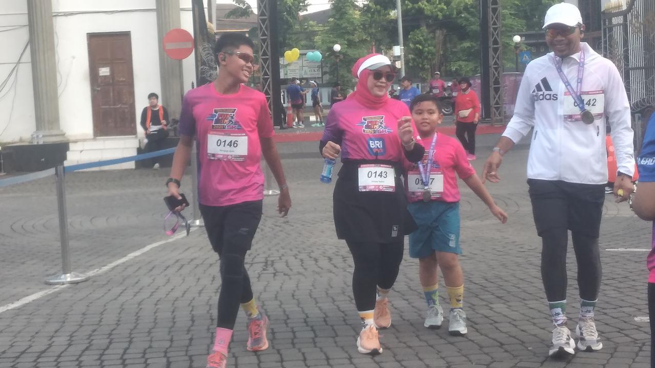 400 Peserta Meriahkan Fun Run 5K Sambut Dies Natalis Fakultas Hukum Untag Semarang