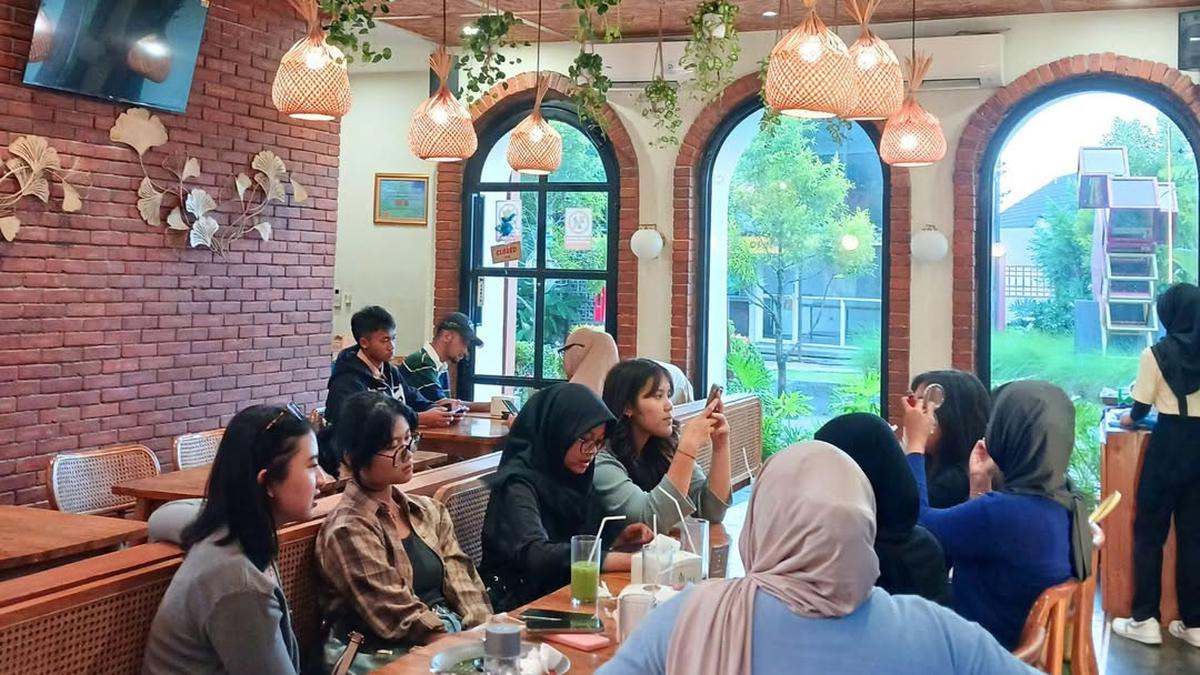 17 Rekomendasi Tempat Makan Enak di Sentul 2025, Nuansa Alam dan Instagramable