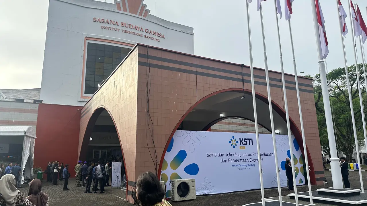 Presiden Prabowo Subianto akan menghadiri Konvensi Sains, Teknologi, dan Industri Indonesia (KSTI) 2025 yang digelar Kemdiktisaintek dan Institut Teknologi Bandung (ITB). (Liputan6.com/Nanda Perdana Putra)