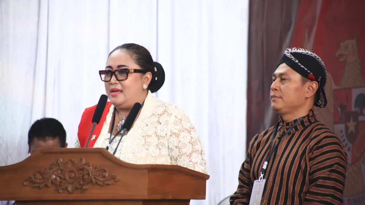 Endah Subekti Kuntariningsih bersama Joko Parwoto