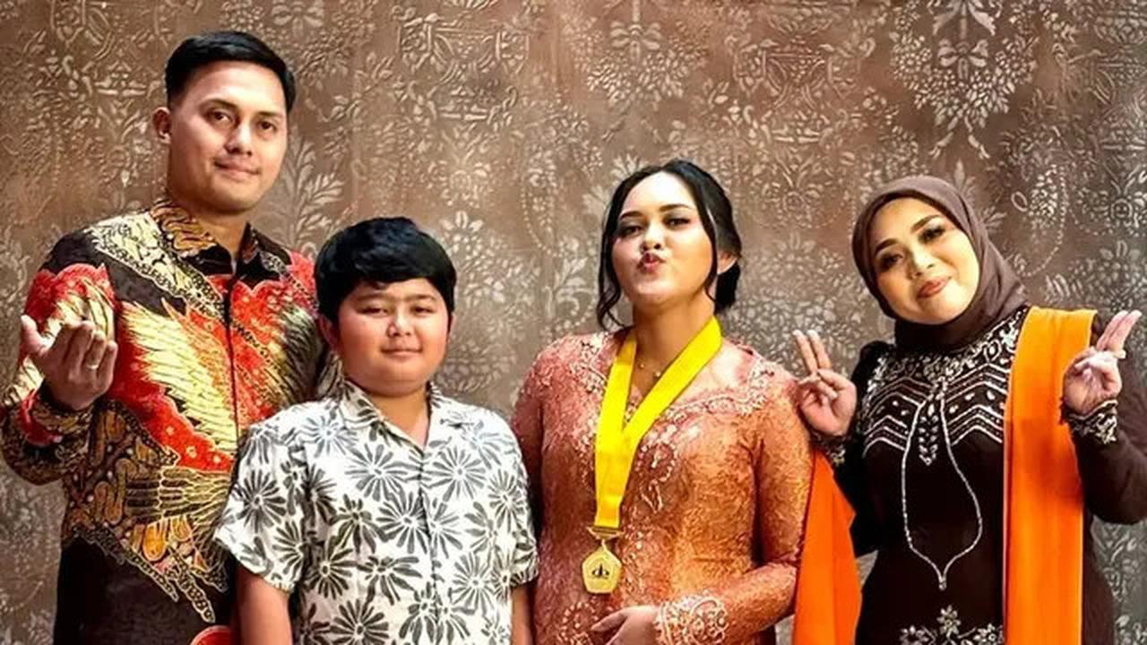 Bayi Tabung Belum Berhasil, Ini 8 Potret Kompak Muzdalifah dan Fadel Islami bareng 5 Anak