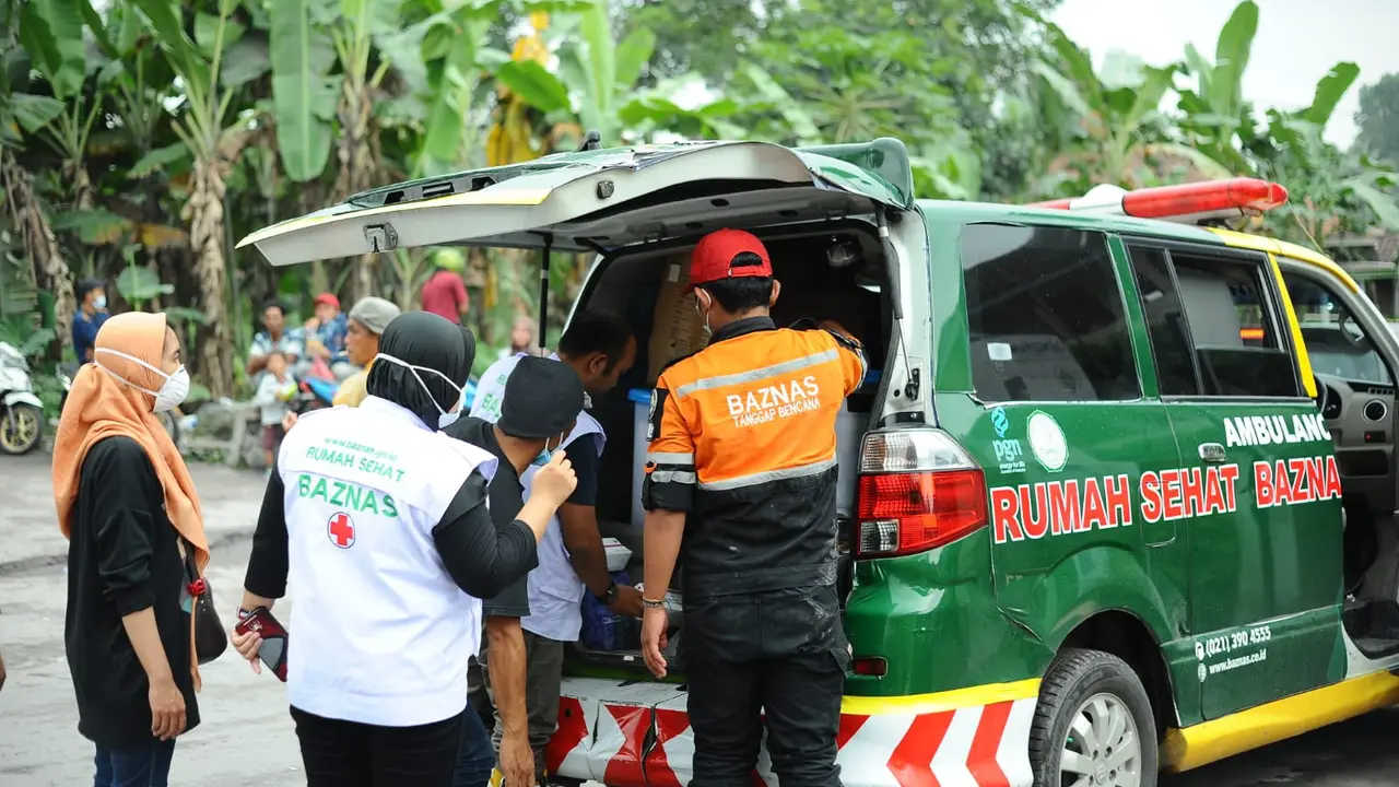 Baznas bantu korban terdampak letusan Gunung Semeru.