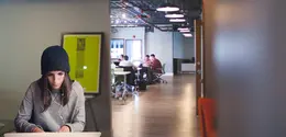 Ilustrasi coworking space, ruang kerja bersama. Kredit: Tumisu via Pixabay
