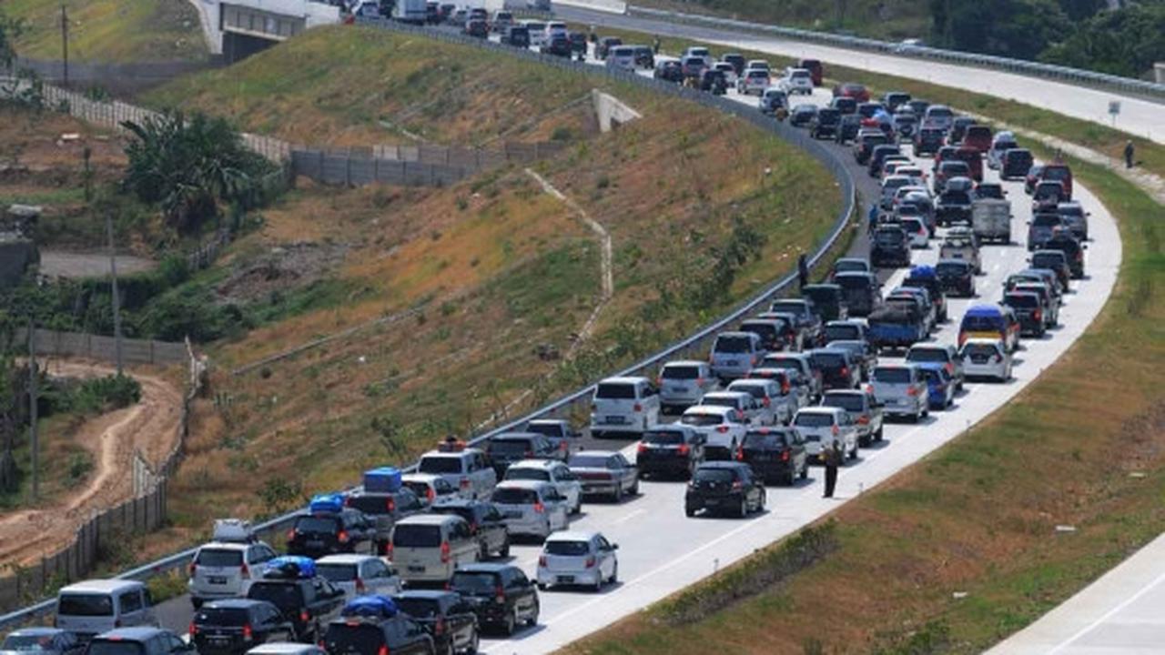 Diserbu pemudik, Tol Cipali padat merayap