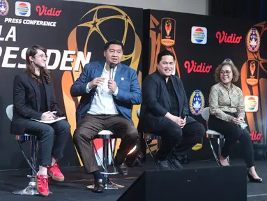 (dari kiri)  Ketua OC Piala Presiden Tsamara Amany, Ketua Steering Committee (SC) Piala Presiden Maruarar Sirait, Ketua Umum PSSI Erick Thohir dan Direktur Emtek Media Harsiwi Achmad saat press conference Piala Presiden 2026 di Studio Lantai 8 SCTV Tower - Senayan City, Jakarta, Senin (06/07/2026). (Merdeka.com/ Arie Basuki)