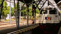 Ilustrasi kereta api, Stasiun Yogyakarta, PT KAI. (Photo by Husam El Haq on Unsplash)