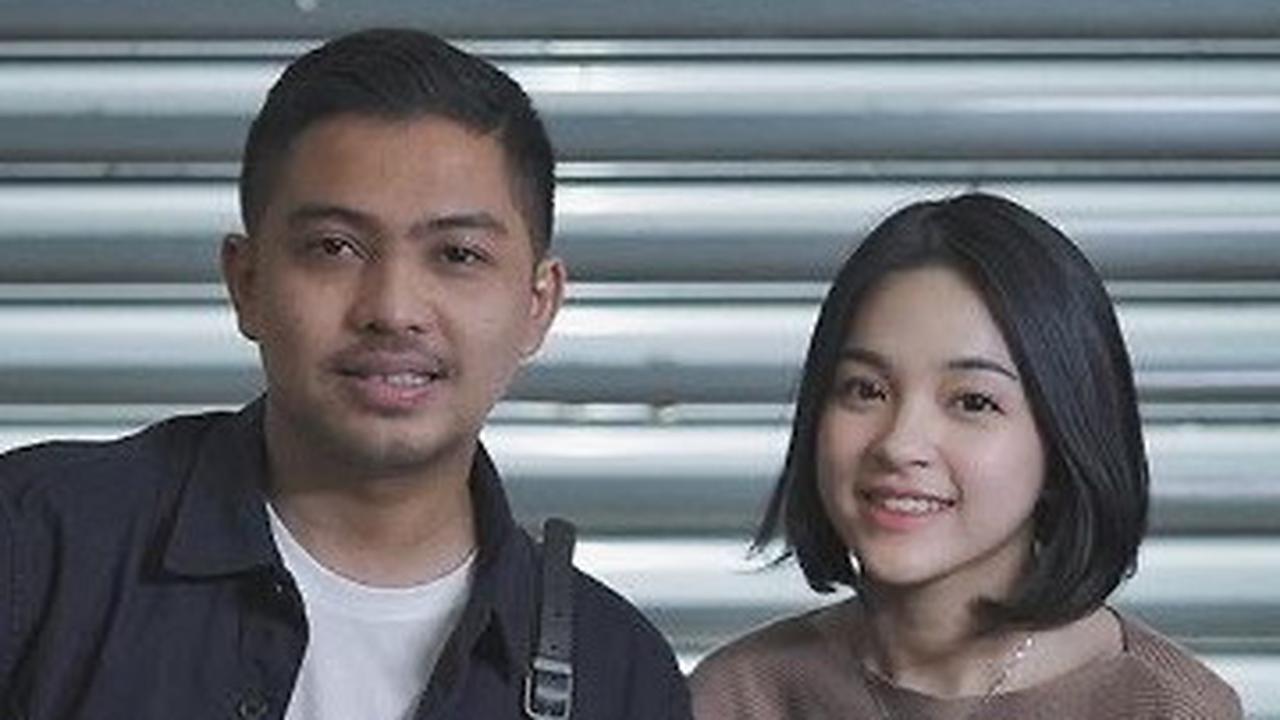 Tak banyak yang tahu jika Eca sempat mengawali kariernya di dunia hiburan sebagai penyanyi. Ia pernah melakukan cover lagu dengan Ade Govinda berjudul Tanpa Batas Waktu.