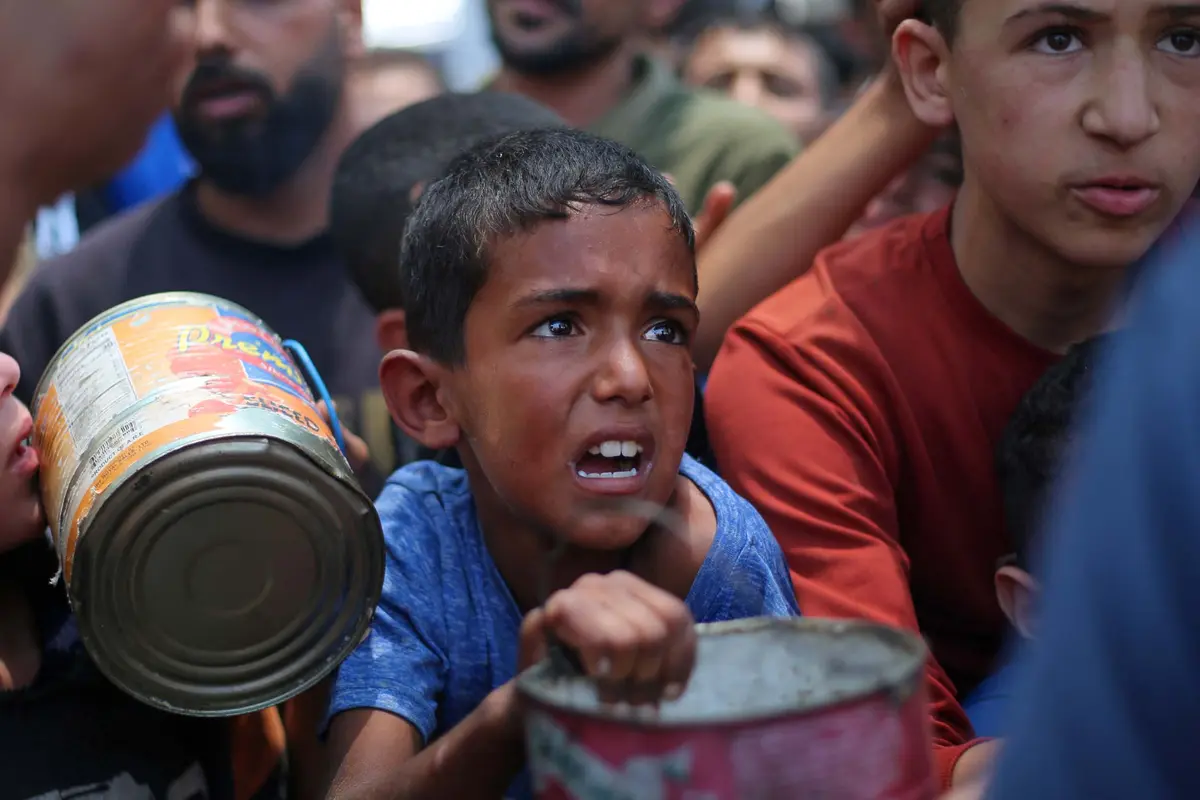 Tangis dan Jerit Anak-anak Gaza Saat Antre Pembagian Makanan