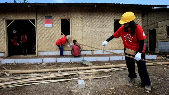 Aksi PRUVolunteers Bangun Hunian Sementara Bagi Korban Gempa