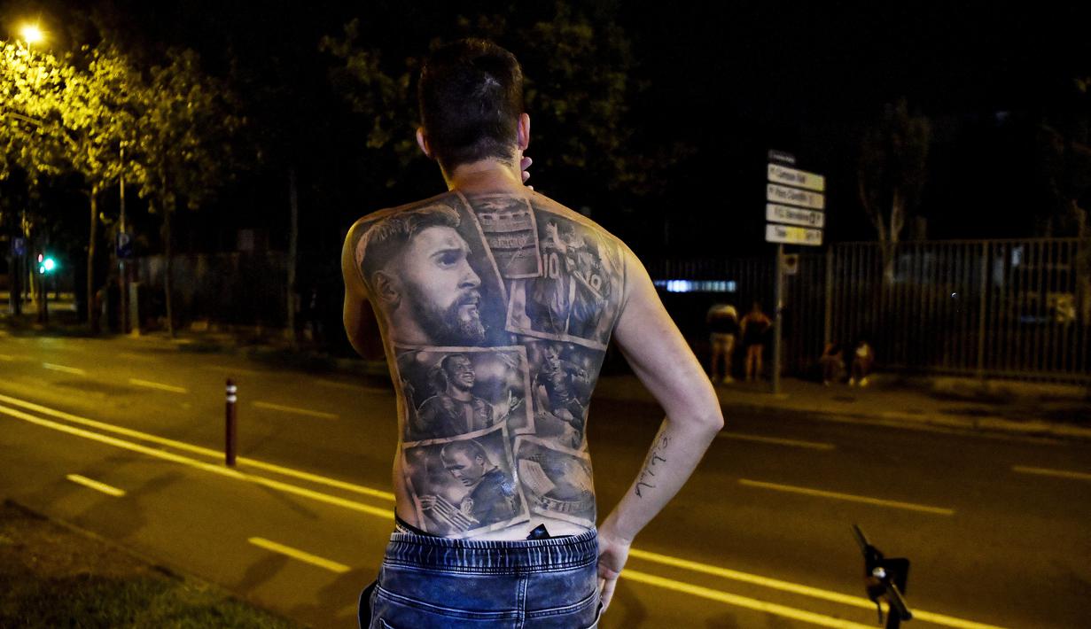 Berpisahnya Barcelona dan Lionel Messi menjadi kabar yang mengejutkan di jagat sepak bola dunia. Fans Barca tentunya menjadi pihak yang sangat terpukul dengan kenyataan ini. (Foto: AFP/Pau Barrena)