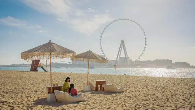 7 Potret Liburan Vino G Bastian dan Marsha Timothy di Dubai, Seru Main di Pantai