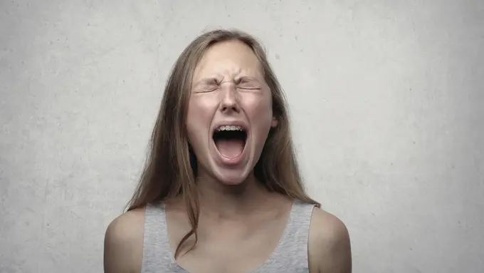 Meluapkan Emosi dengan Berteriak