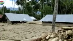 Lebih dari 270 rumah warga Desa Bangga, Sigi, rusak parah diterjang banjir bercampur lumpur.