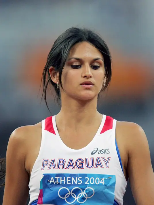 Atlet lempar lembing asal Paraguay, Leryn Franco. Foto Leryn Franco pernah ada disebuah majalah pria dewasa. Wajah cantik khas Amerika Latin membuatnya sering muncul sebagai model majalah. (AFP PHOTO/Martin Bernetti)
