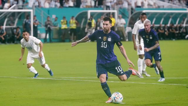 Foto: Lionel Messi Cetak Gol Indah Bersama Argentina, Neymar Berikan Dua Assist ke Richarlison