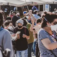 Pencabutan aturan menggunakan masker di transportasi umum oleh Pemerintah kota New York. (pexels.com/Henrique Morais)