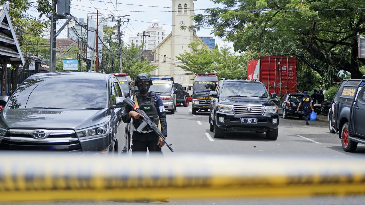 Penjagaan Ketat Gereja Katedral Makassar Pasca Ledakan Bom