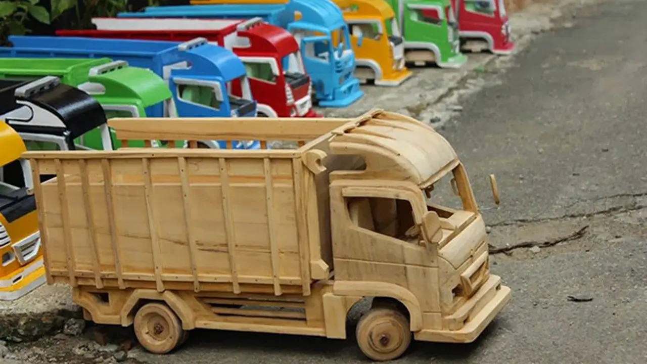 [Bintang] Yuk Nostalgia! 8 Mainan 90-an Ini Terbuat dari Kayu, Masih Ingat?