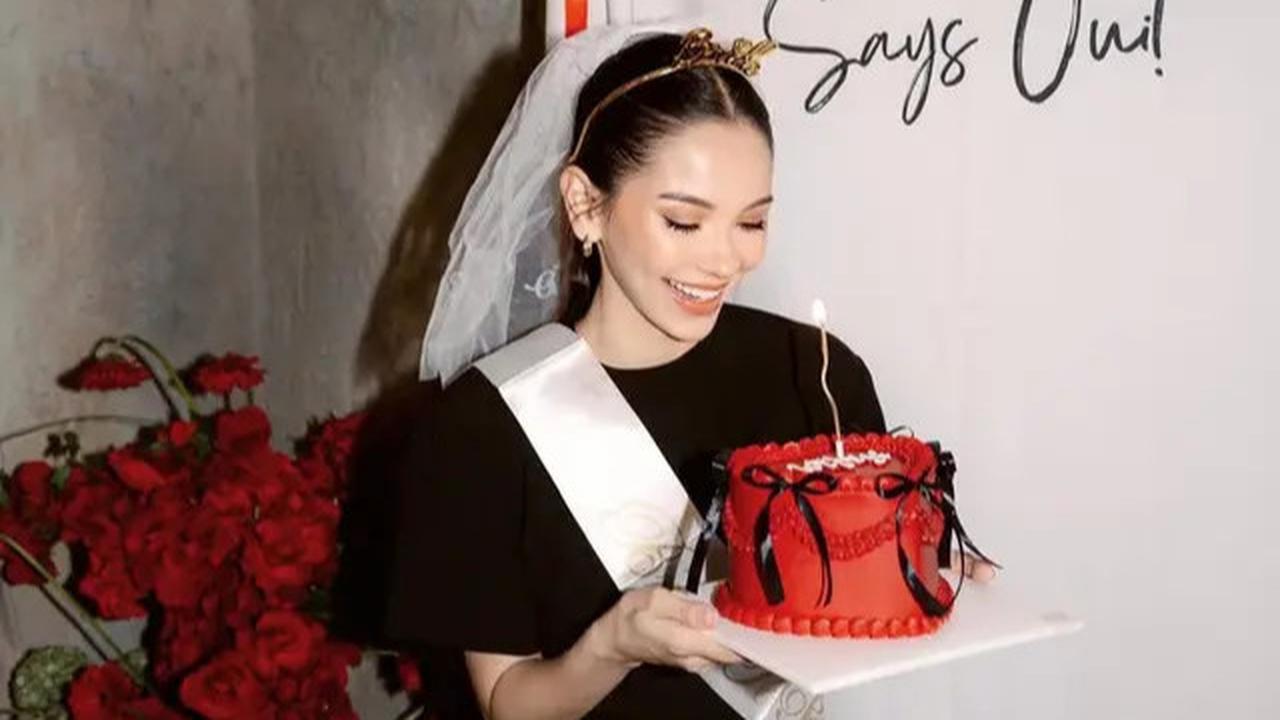 Inspirasi Model Dress Bridal Shower ala Alyssa Daguise, Tampil Elegan Serba Hitam