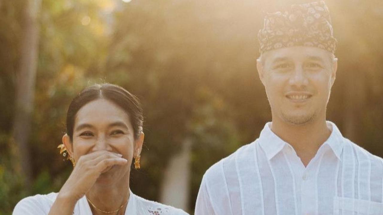 Potret Harmonis Happy Salma & Tjok Gus yang Keturunan Bangsawan, Sempat Alami Culture Shock saat Menikah