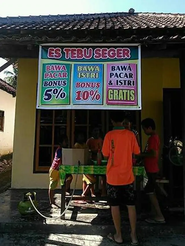 6 Potret Orang Pakai Baju Sama dengan Sofa Ini Bikin Ngakak
