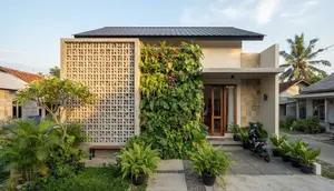 8 Desain Fasad Rumah Menghadap Matahari Sore Agar Ruangan Tidak Panas