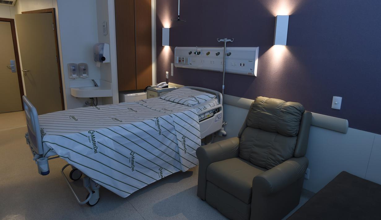 Kamar rumah sakit yang akan digunakan Nyemar di Mater Dei Hospital, Belo Horizonte, Brasil, (2/3/2018). Neymar mengalami retak pada tulang metatarsal saat memperkuat PSG melawan Olympique Marseille. (AFP/Douglass Magno)
