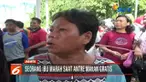 Emosi ibu ini tak bisa lagi dibendung, manakala ia ditolak petugas karena diminta mengantre pembagian makanan ringan gratis di Pesta Rakyat.
