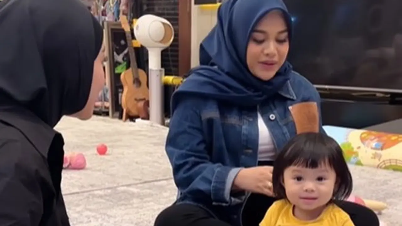 Ameena, anak Aurel dan Atta (Instagram/aurelie.hermansyah)