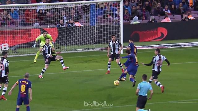 Berita video highlights La Liga 2017-2018, Barcelona vs Levante, dengan skor 3-0. This video presented by BallBall.