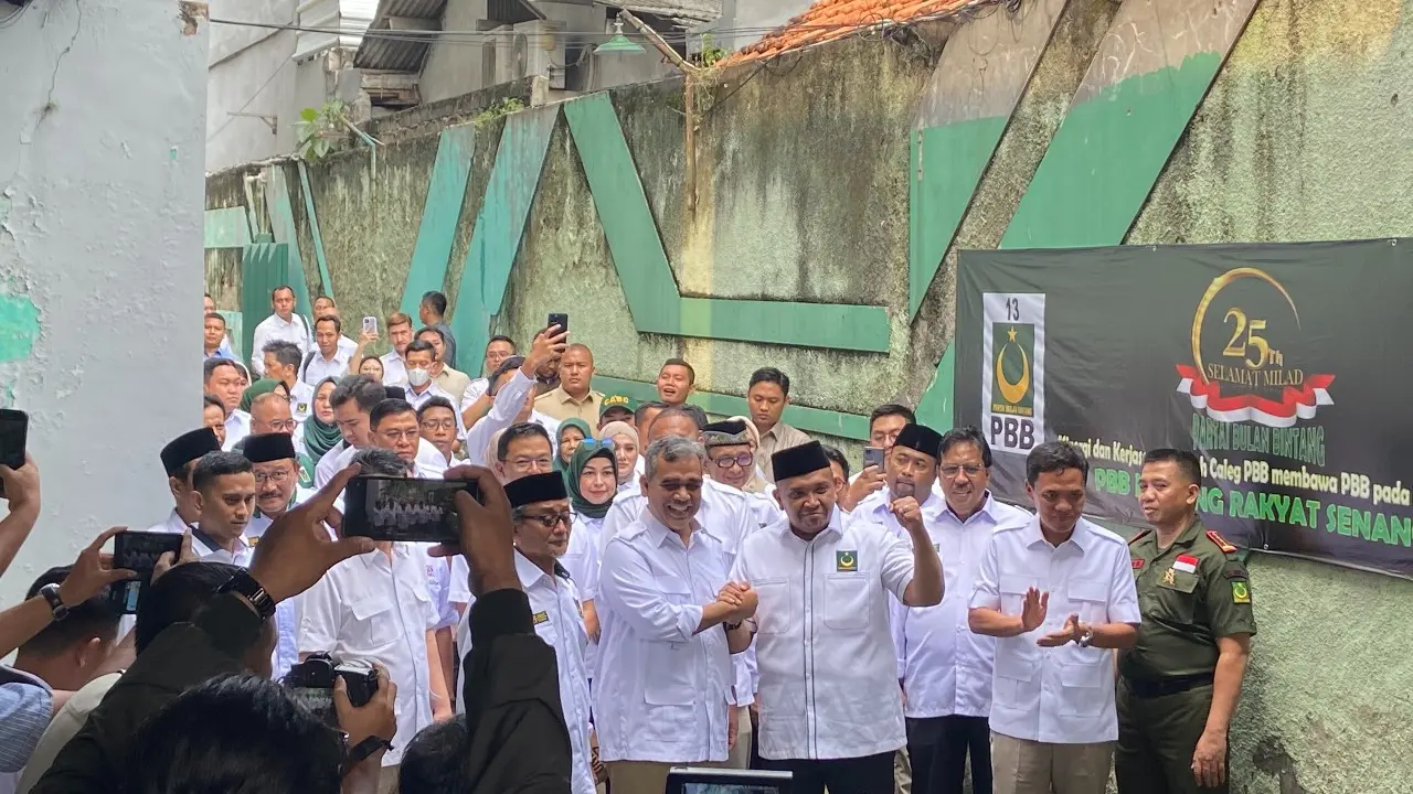 Sejumlah elite Partai Gerindra menyambangi Kantor DPP Partai Bulan Bintang (PBB), Pasar Minggu, Jakarta Selatan, Senin (24/7/2023)