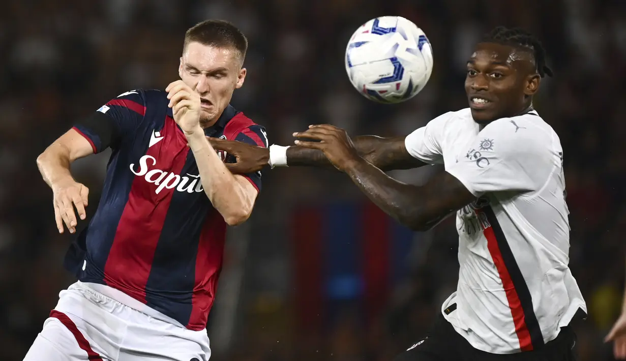 AC Milan menang atas tuan rumah Bologna dengan skor 2-0.  (Massimo Paolone/LaPresse via AP)