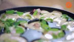 Untuk Anda penggemar aneka snack Jepang, yuk coba membuatnya di rumah. Intip resep praktis membuat takoyaki berikut ini.