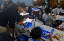 FOTO: Gibran Uji Coba Makan Gratis di SDN 4 Kota Tangerang, Ada Menu Fuyunghai, Melon sampai Susu