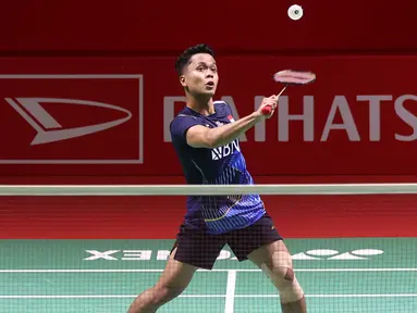 Berjuang sendirian di sektor tunggal putra pada babak 16 besar Indonesia Masters 2024, tunggal putra terbaik tanah air, Anthony Sinisuka Ginting mampu memetik kemenangan atas pebulu tangkis Malaysia yang merangkak dari babak kualifikasi, Leong Jun Hao dengan straight game 21-15, 21-17 di Istora Senayan, Jakarta, Kamis (25/1/2024) sore WIB. Dengan hasil ini, Anthony Ginting yang menjadi satu-satunya wakil tuan rumah yang tersisa di sektor tunggal putra sukses melaju ke perempatfinal dan akan menantang wakil Singapura, Loh Kean Yew pada Jumat (26/1/2024). (Bola.com/M Iqbal Ichsan)