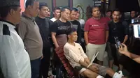 UP ditangkap anggota Polres Muara Enim dan Polsek Gelumbang usai membunuh FR (Dok. Humas Polres Muara Enim / Nefri Inge)