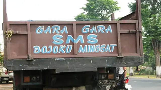 Tulisan Lucu Bahasa Jawa di Truk Ini Bikin Senyum Senyum