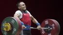 Lifter Indonesia, Suwoto Wijoyo, saat berlaga pada Asian Games di JIExpo, Jakarta, Senin, (20/8/2018). Suwoto Wijoyo berhasil menyumbang medali perunggu angkat besi putra kelas 56kg. (Bola.com/Vitalis Yogi Trisna)