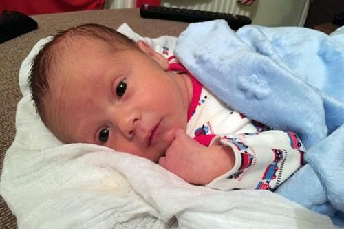 Bayi Emily yang lucu dan menggemaskan | Photo: Copyright mirror.co.uk