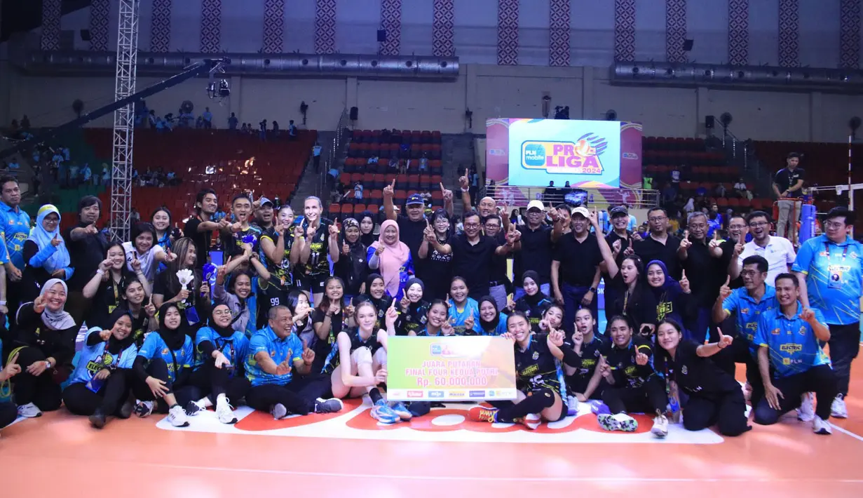 Tim putri Jakarta Electric PLN menyapu bersih tiga laga di putaran kedua final four PLN Mobile Proliga 2024, usai menumbangkan finalis tahun lalu, Jakarta Pertama Enduro dengan skor 3-0 (25-14, 29-27, 25-21) di GOR Jatidiri Semarang, Sabtu (13/7/2024). Hasil ini memastikan Yolla Yuliana menjadi juara putaran kedua final four PLN Mobile Proliga 2024 dan akan menghadapi Jakarta BIN, yang berstatus juara putaran pertama final four, di Grand Final yang akan digelar di Indonesia Arena, Sabtu (20/7/2024). (Dok. PBVSI)