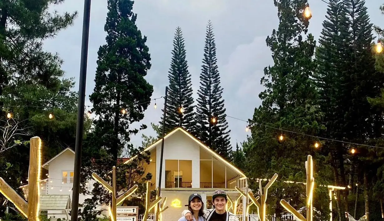 <p>Tak sedikit pula netizen yang mengaku iri sekaligus kagum terhadap pasangan selebriti ini. (FOTO: instagram.com/vinogbastian__/)</p>