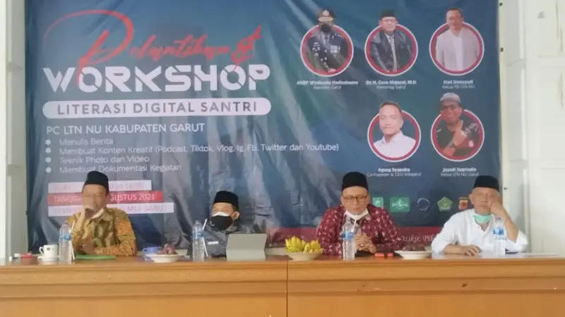 Lembaga Ta'lif Wa Nashr (LTN) Kabupaten Garut, Jawa Barat menggelar kegiatan workshop Literasi Digital Santri 2021 dalam upaya menghasilkan konten yang positif di kalangan pesantren.