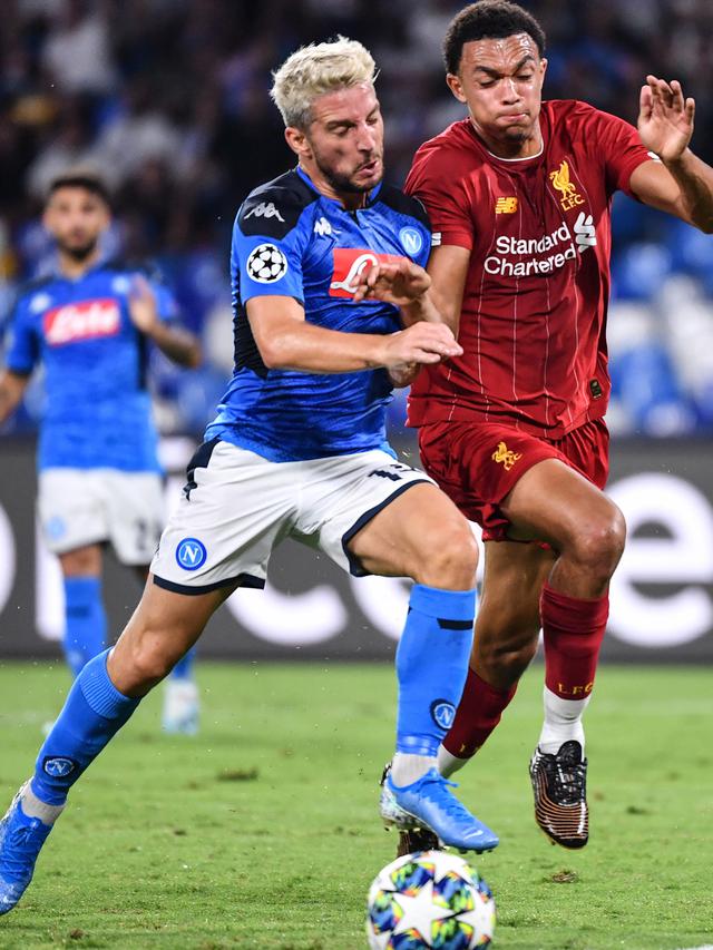 Napoli Bungkam Liverpool