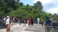 Suasana Para pengunjung yang berada di Goa Kreo Semarang, (Foto :TitoIsnau)