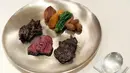 Gambar yang dirilis pada 24 April 2018 memperlihatkan daging sapi panggang dari sapi Hanwoo asli Korea Selatan, yang akan disajikan dalam pertemuan Pemimpin Korea Utara Kim Jong Un dengan Presiden Moon Jae In pada 27 April nanti. (THE BLUE HOUSE via AP)