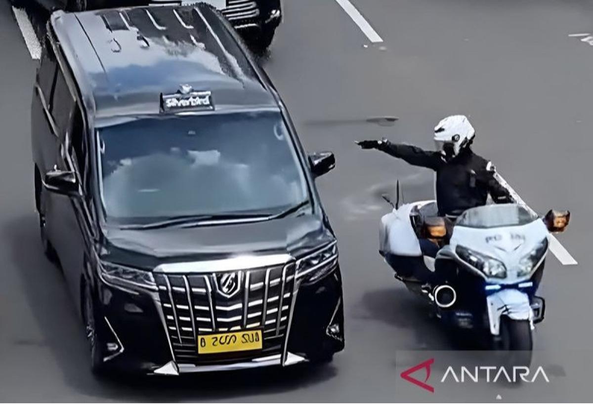 Polisi Beri Teguran Keras Patwal Arogan Mobil RI 36