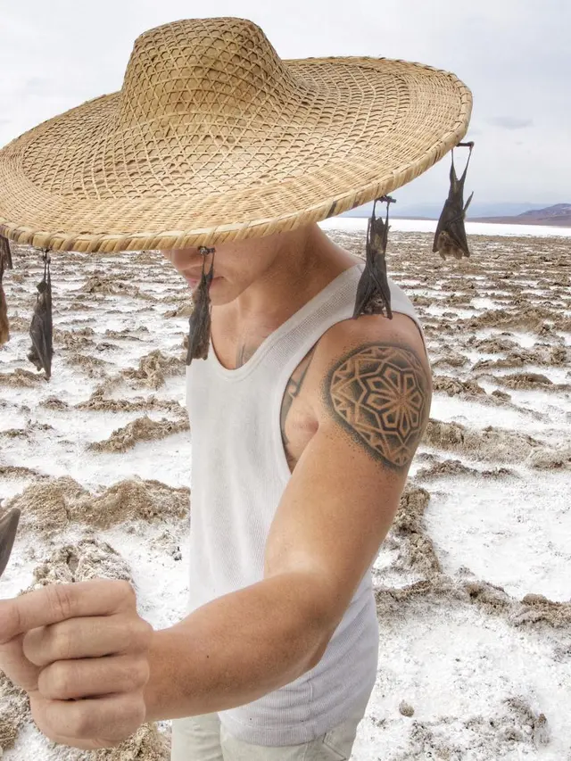 Desainer Arnold Putra