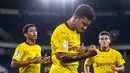 Gelandang Borussia Dortmund, Jadon Sancho, merayakan gol yang dicetaknya ke gawang MSV Duisburg pada laga DFB-Pokal di Schauinsland-Reisen-Arena, Selasa (15/9/2020). Borussia Dortmund menang 5-0 atas MSV Duisburg. (AFP/Marius Becker/dpa)