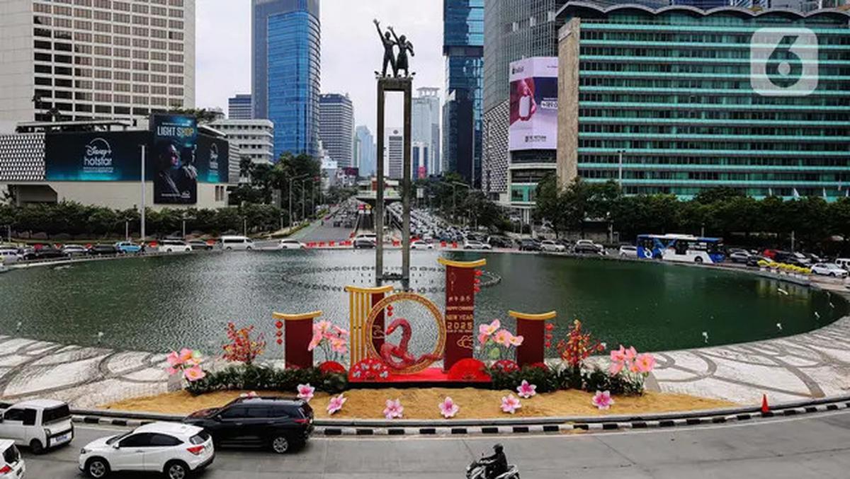 Semarak Kawasan Bundaran Hotel Indonesia dengan Ornamen Khas Perayaan Imlek