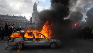 Negara-Negara Rilis Peringatan Perjalanan ke Eropa Buntut Demo Ricuh di Paris dan Milan